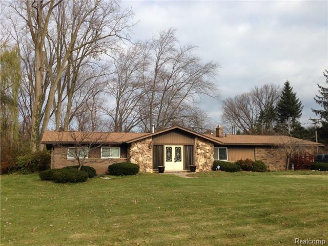 28415 W Greenmeadow Cir, Farmington, MI 48334 photo 1