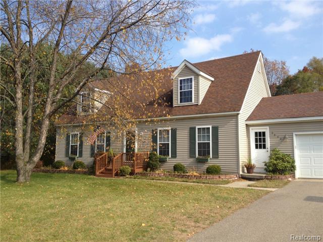 2940 Carpenter Ct, Walled Lake, MI 48390 photo 1