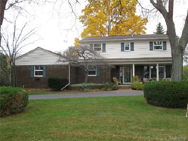1181 Long Lake Dr, Brighton, MI 48114 photo 1