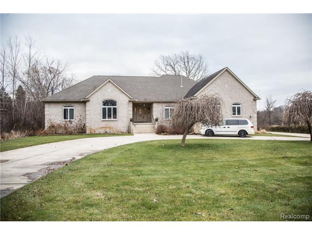 28218 W Greenmeadow Cir, Farmington, MI 48334 photo 1