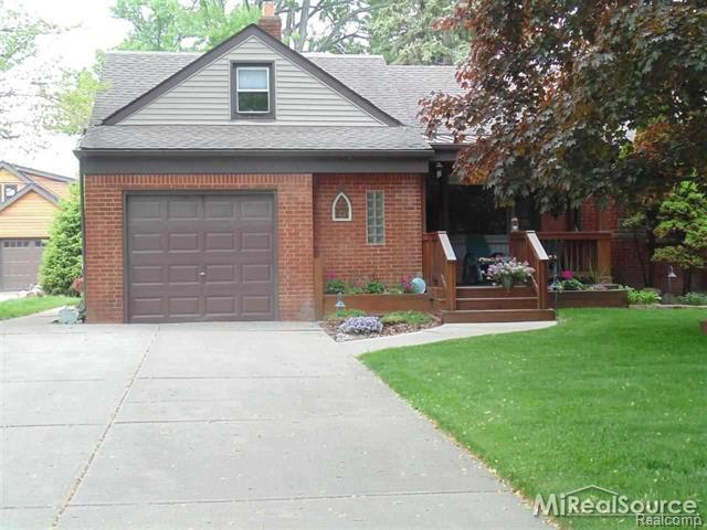 84 Riverside Dr, Mount Clemens, MI 48043 photo 1