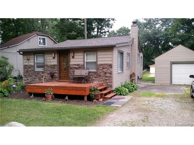 2839 Kenford Rd, Waterford, MI 48329 photo 1