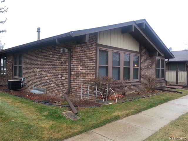 2691 Roundtree Dr, Troy, MI 48083 photo 1