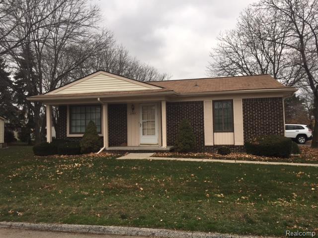 2995 Roundtree Dr, Troy, MI 48083 photo 1