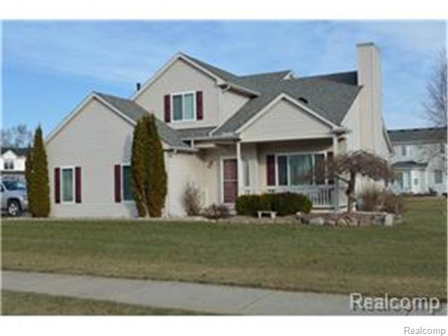 1045 Fox Ct, Oxford, MI 48371 photo 1