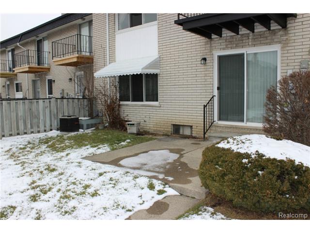 28236 Universal Dr, Warren, MI 48092 photo 1