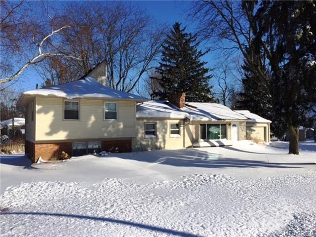 2912 Silverhill Dr, Waterford, MI 48329 photo 1