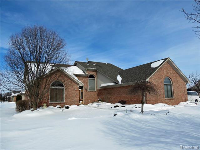 19885 Comanche Dr, Macomb, MI 48042 photo 1