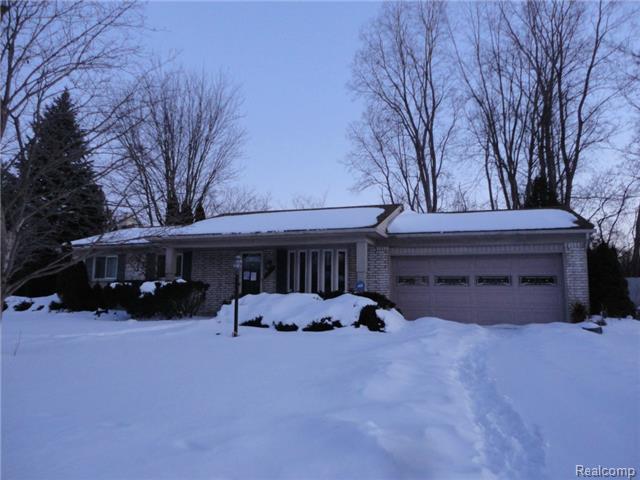 37501 Hillcrest Dr, Wayne, MI 48184 photo 1