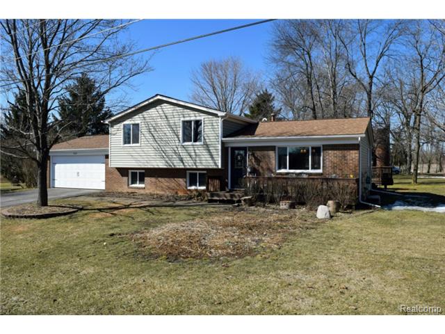 4151 Mcalpine Dr, Commerce Township, MI 48382 photo 1