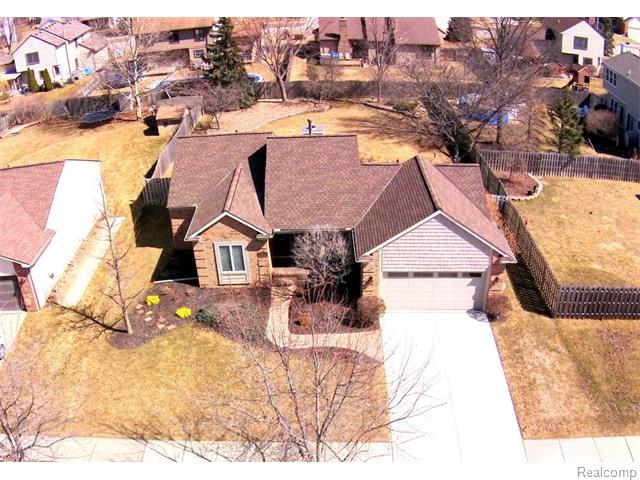 1072 E Lemont Ct, Canton, MI 48187 photo 1