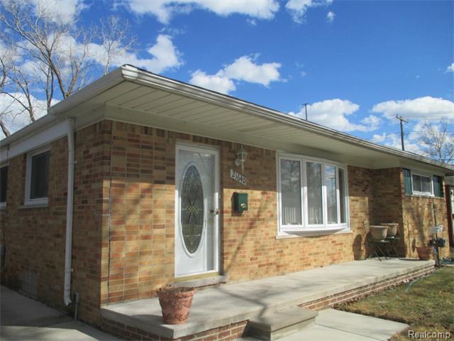 21640 Cloverlawn St, Oak Park, MI 48237 photo 1