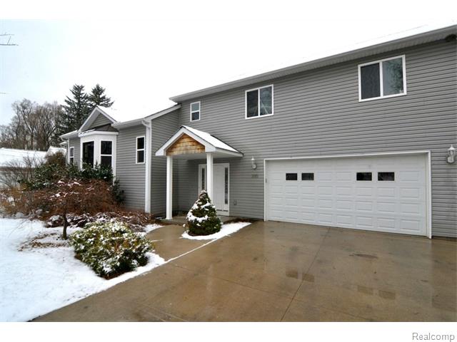 390 Lochaven Rd, Waterford, MI 48327 photo 1