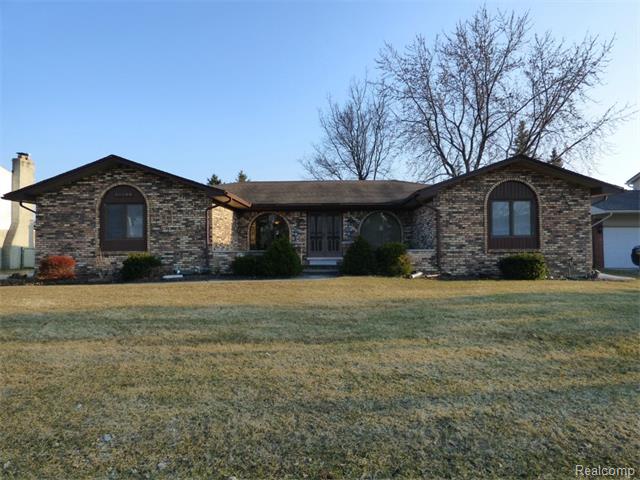 17190 Heather Ln, Clinton Township, MI 48038 photo 1