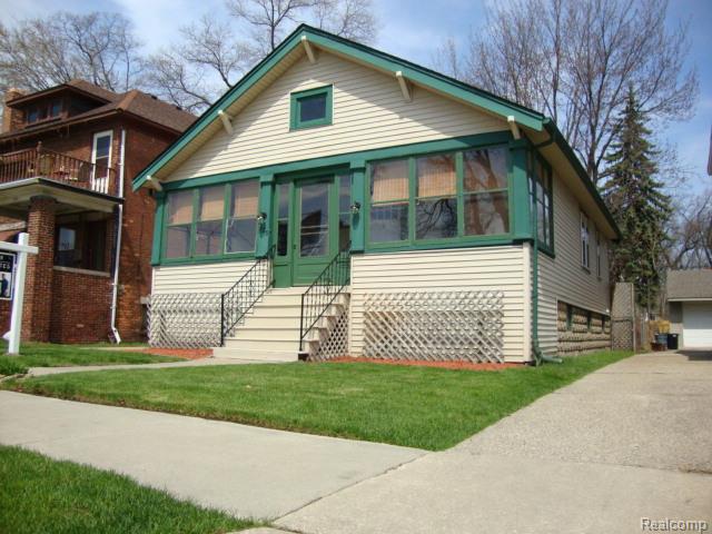 135 E Maplehurst St, Ferndale, MI 48220 photo 1