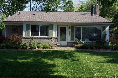928 Dreon Dr, Clawson, MI 48017 photo 1
