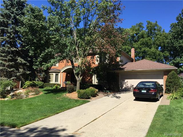 2440 Ridge Dr, Troy, MI 48098 photo 1