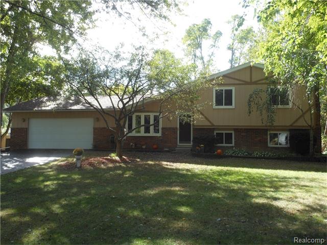357 Eau Clair St, Commerce Township, MI 48382 photo 1
