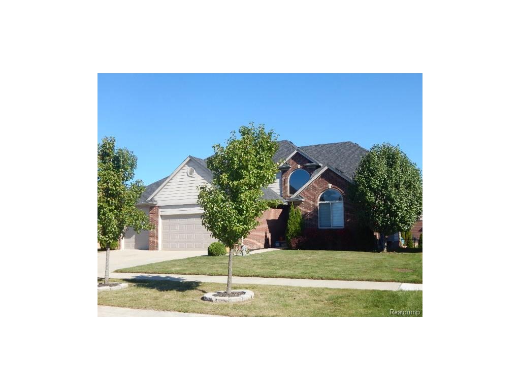 18185 Tiger Dr, Macomb, MI 48042 photo 1