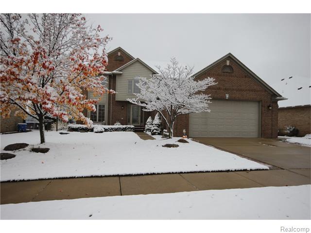 17819 Rocco Dr, Macomb, MI 48044 photo 1