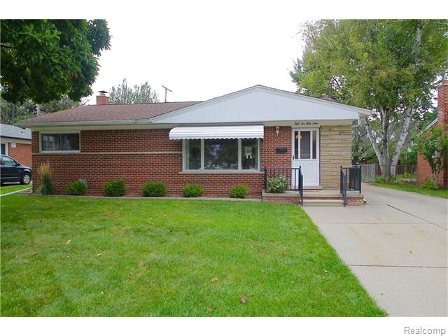 5259 Lyons Cir N, Warren, MI 48092 photo 1