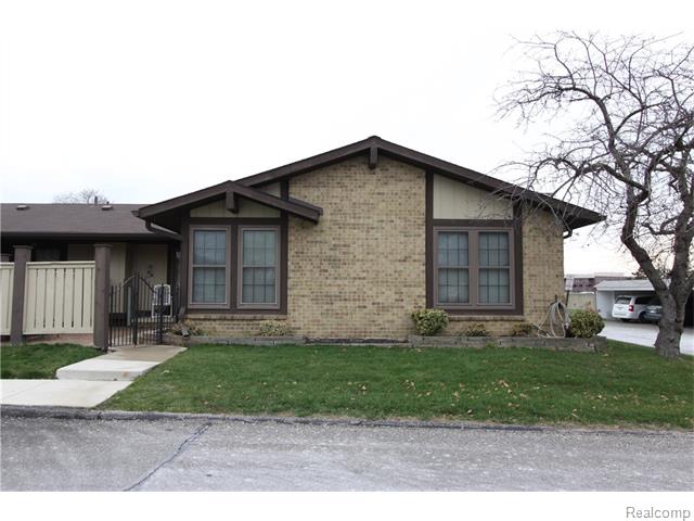 2683 Roundtree Dr, Troy, MI 48083 photo 1