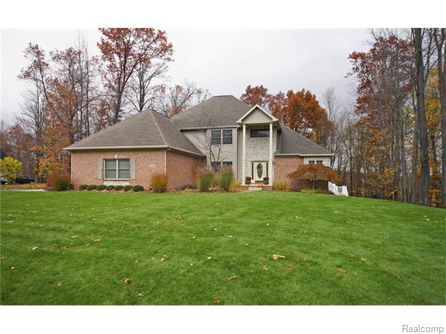 2690 Black Eagle Rdg, Howell, MI 48843 photo 1