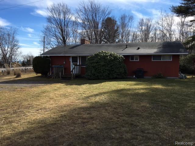 2924 Lakeshore Rd, Applegate, MI 48401 photo 1