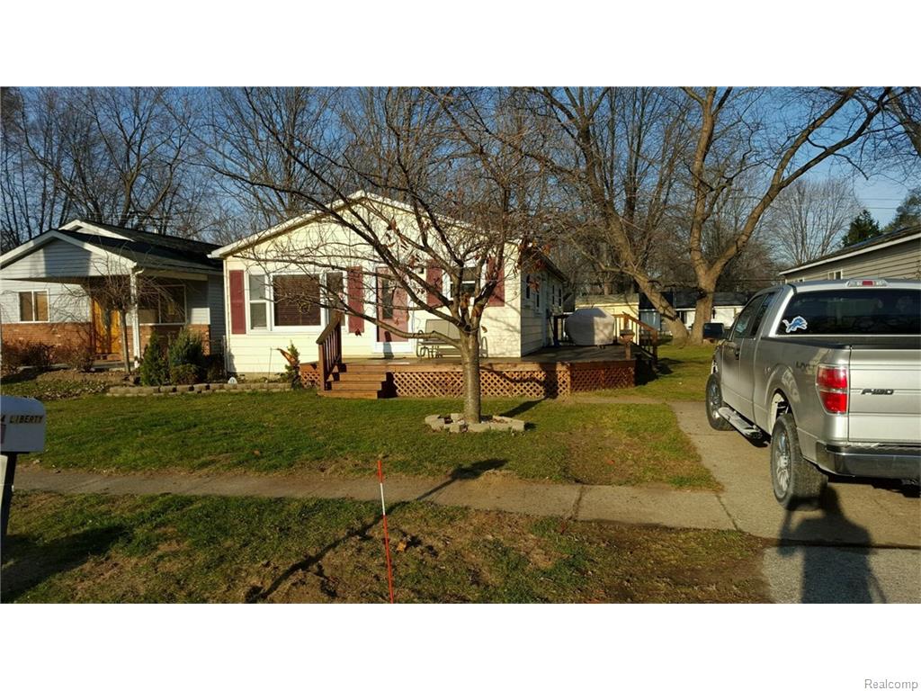 914 Liberty St, Algonac, MI 48001 photo 1