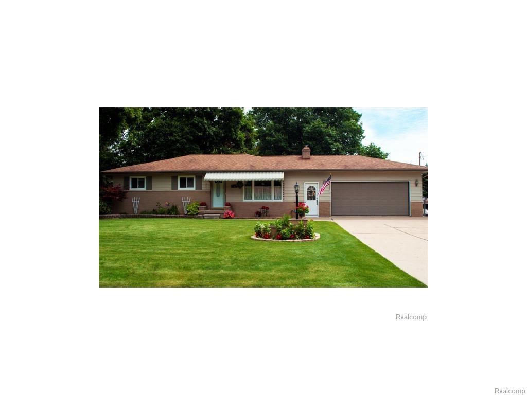 415 River Bnd, Flushing, MI 48433 photo 1