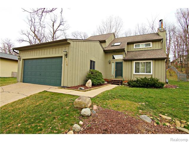 536 Glenwyth Rd, Brighton, MI 48116 photo 1