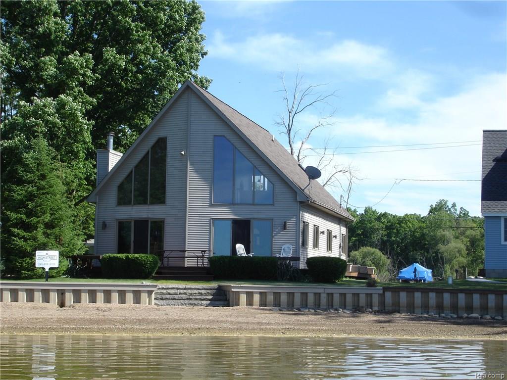 8600 Riverside Dr, Hamburg Twp, MI 48116 photo 1
