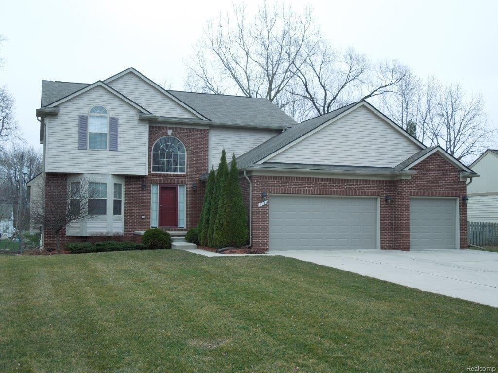 2120 Beech Ln, Troy, MI 48083 photo 1