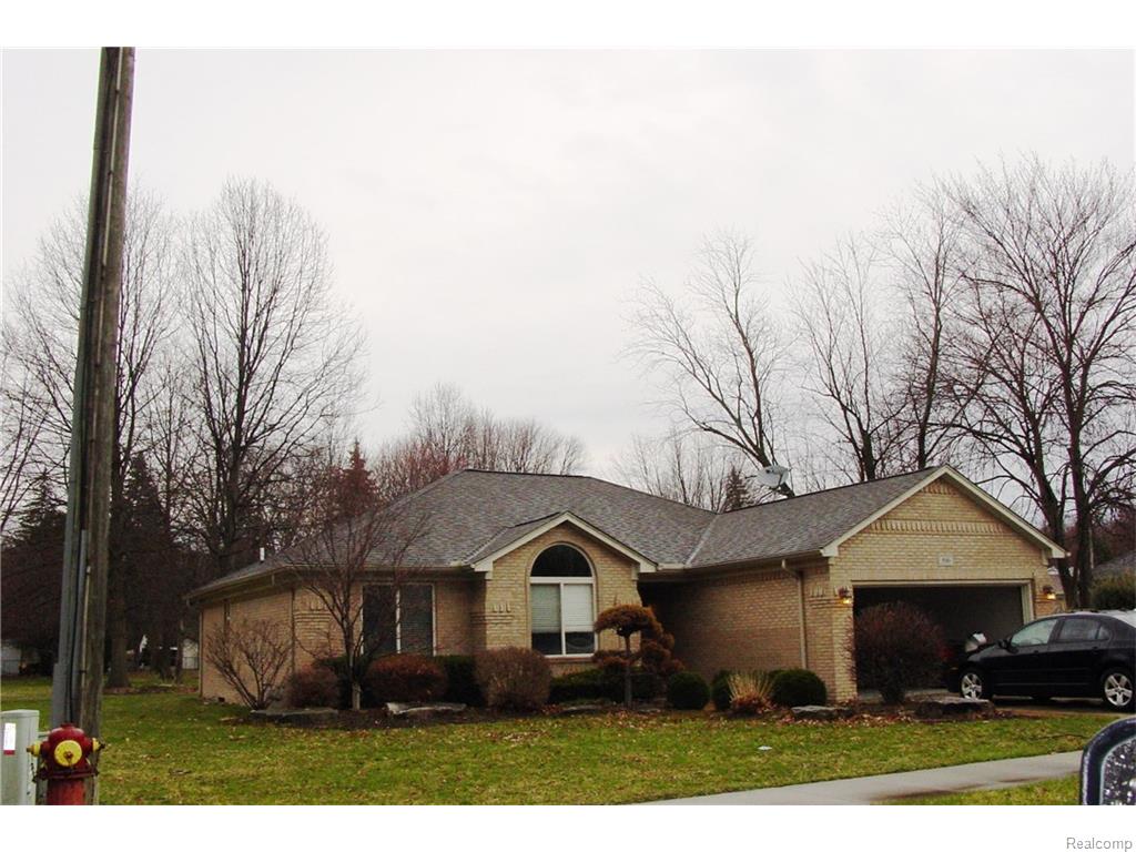 590 Cherry St, Algonac, MI 48001 photo 1
