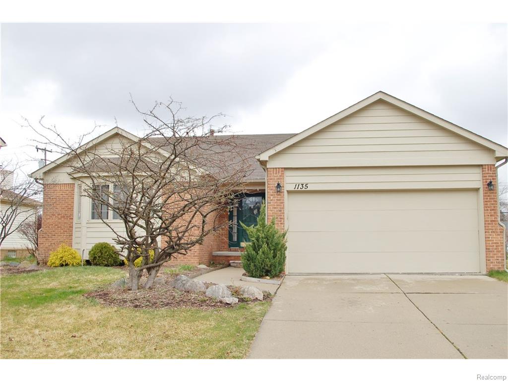 1135 Baker Ct, Troy, MI 48083 photo 1
