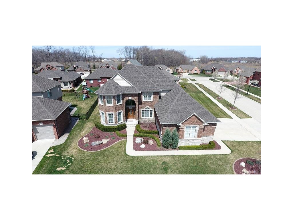 16249 Bishopsgate Dr, Macomb, MI 48044 photo 1