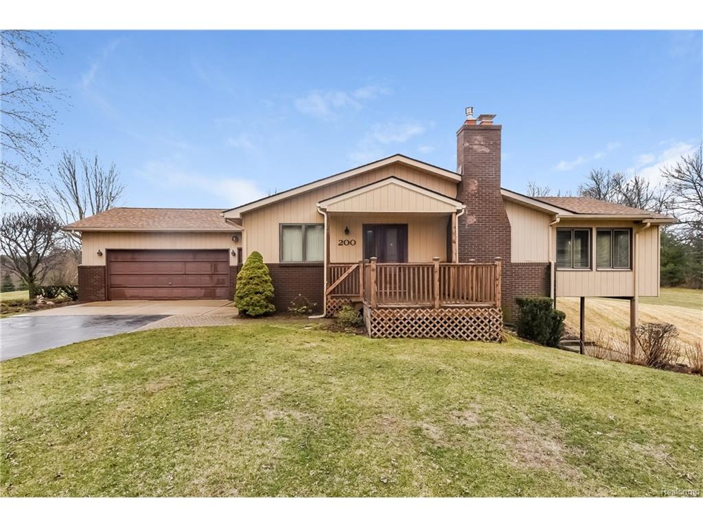 200 Mack Rd, Leonard, MI 48367 photo 1