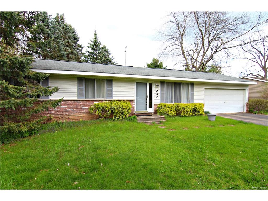 237 E Wise Rd, Commerce Township, MI 48382 photo 1