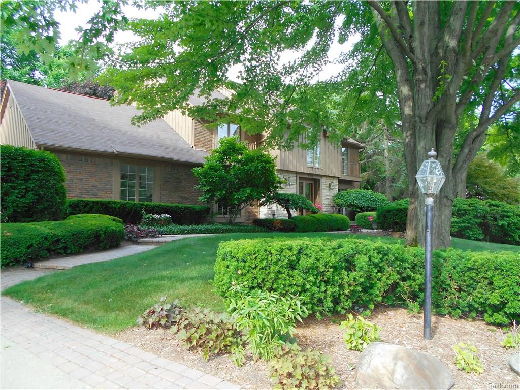 2360 Hidden Pne, Troy, MI 48098 photo 1