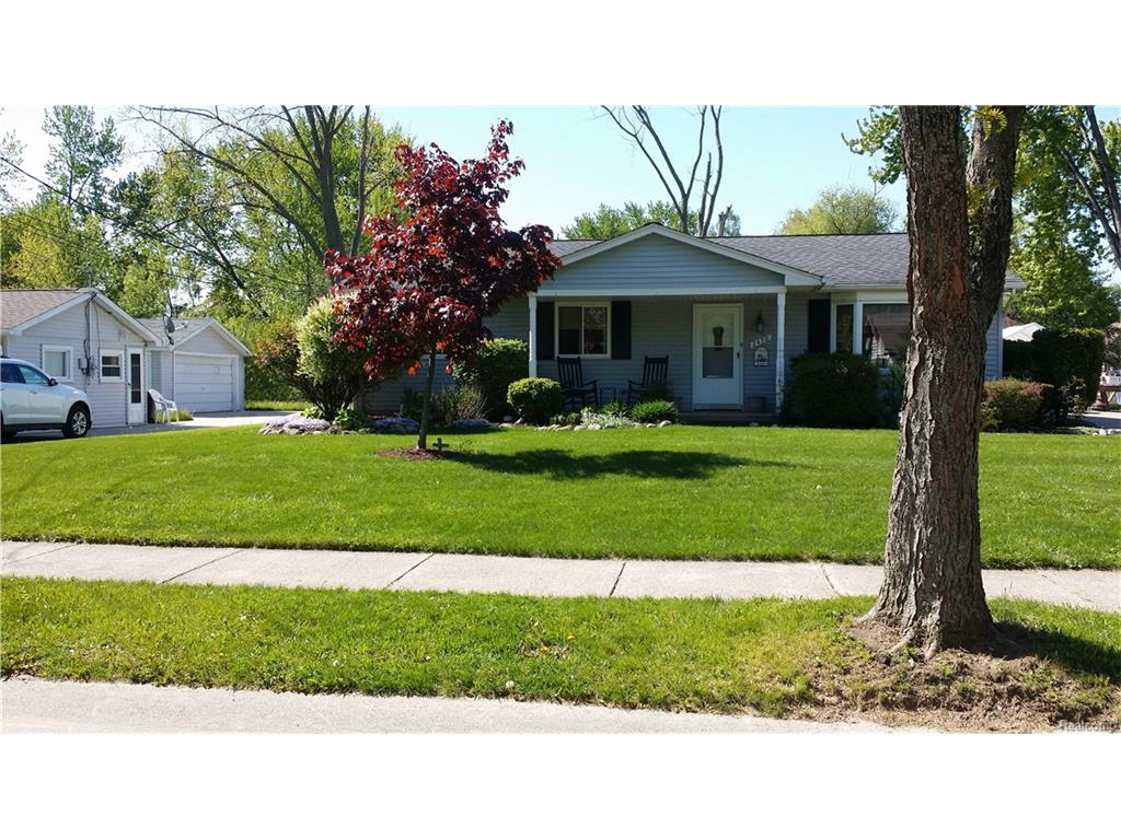2476 Maplecrest Rd, Sterling Heights, MI 48310 photo 1