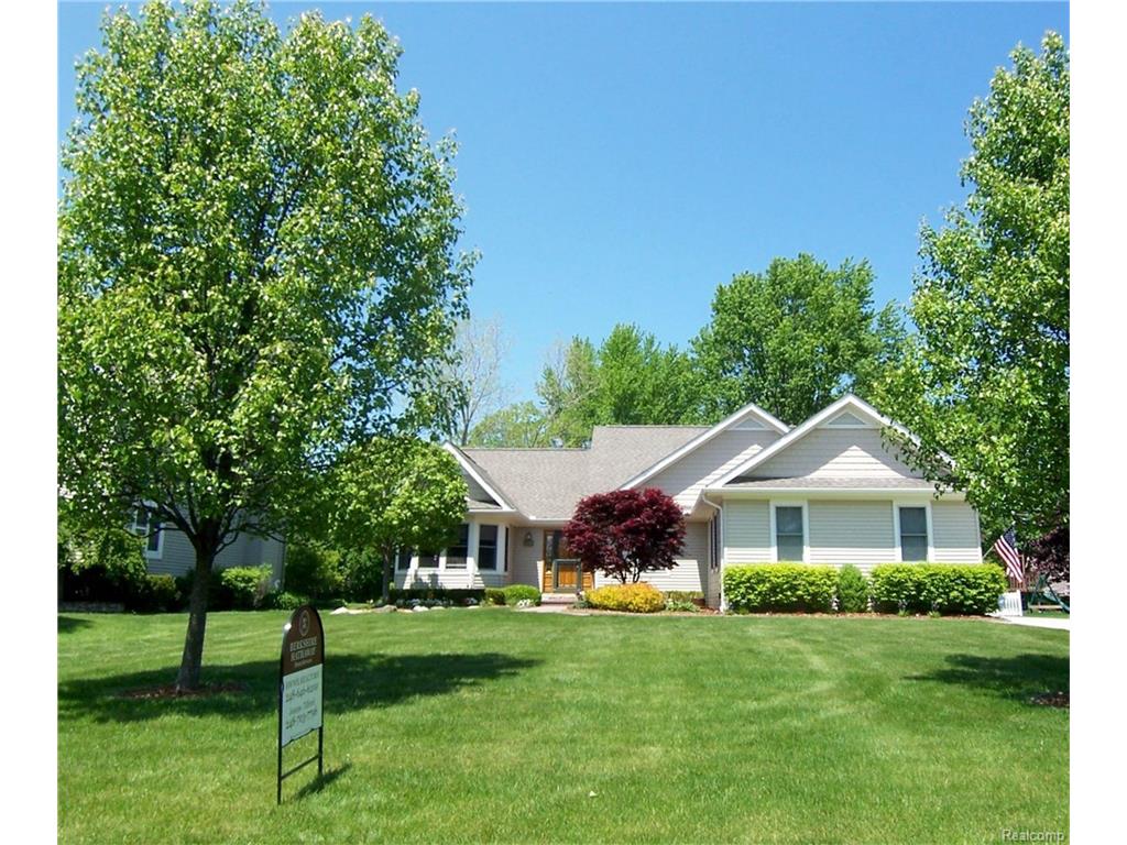 129 Evaline Dr, Troy, MI 48085 photo 1