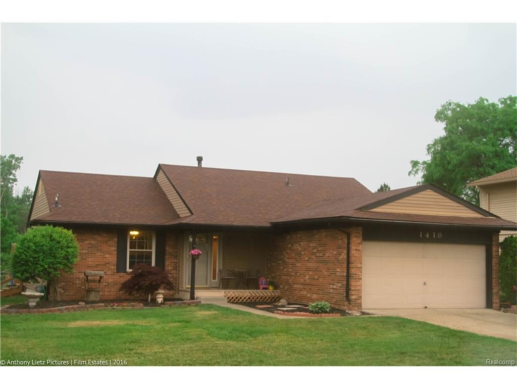 1419 Willard Dr, Canton, MI 48187 photo 1