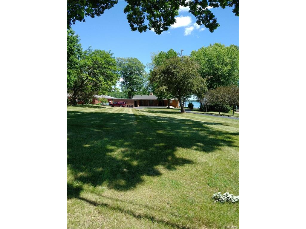 29451 E River Rd, Grosse Ile, MI 48138 photo 1