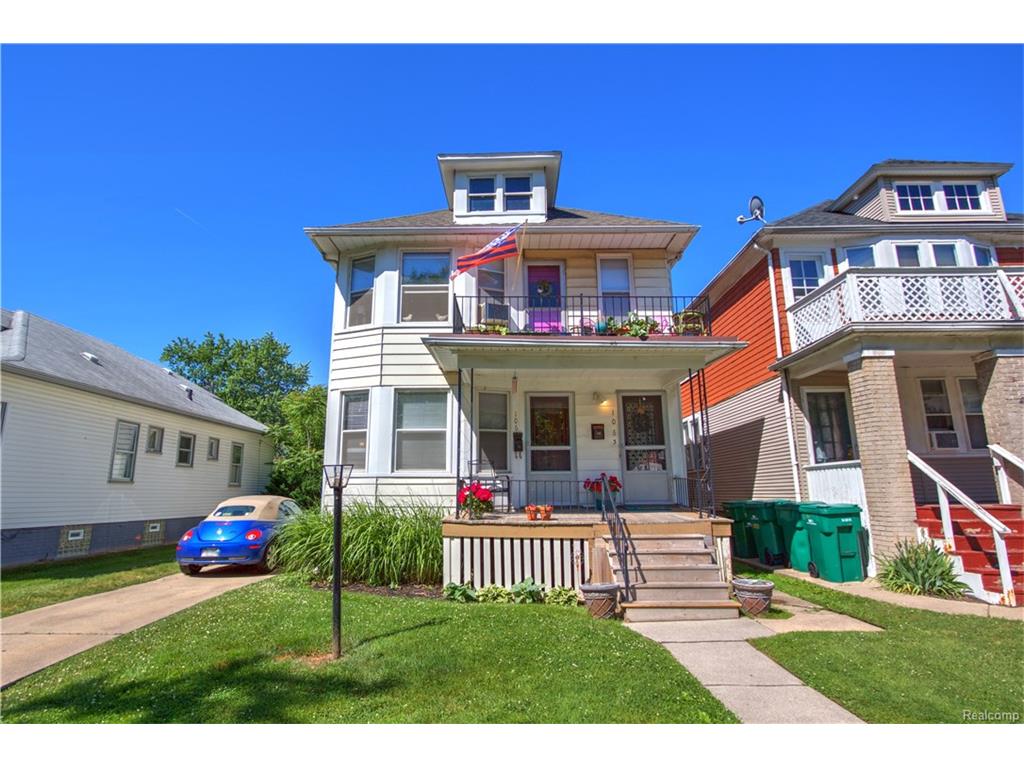 1061 Wayburn St, Grosse Pointe, MI 48230 photo 1