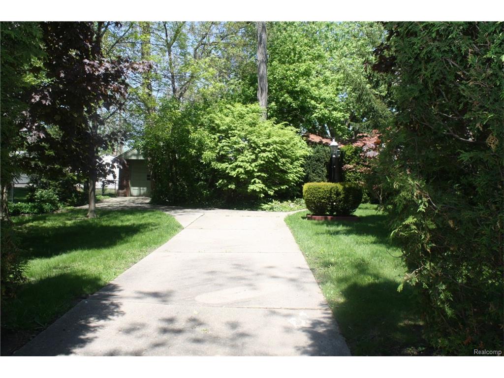 23072 Beech St, Dearborn, MI 48124 photo 1