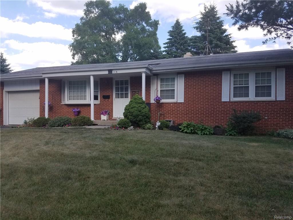 715 Devonshire Blvd, Brighton, MI 48116 photo 1