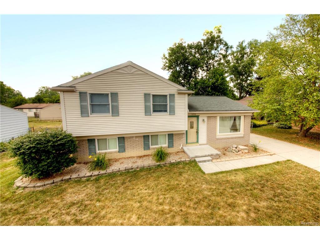 1698 Rustic Ridge Rd, Canton, MI 48188 photo 1