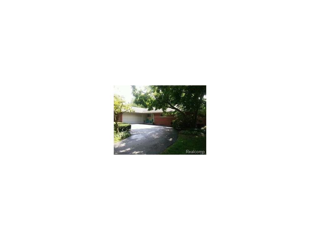 613 Hawthorne Rd, Grosse Pointe Woods, MI 48236 photo 1