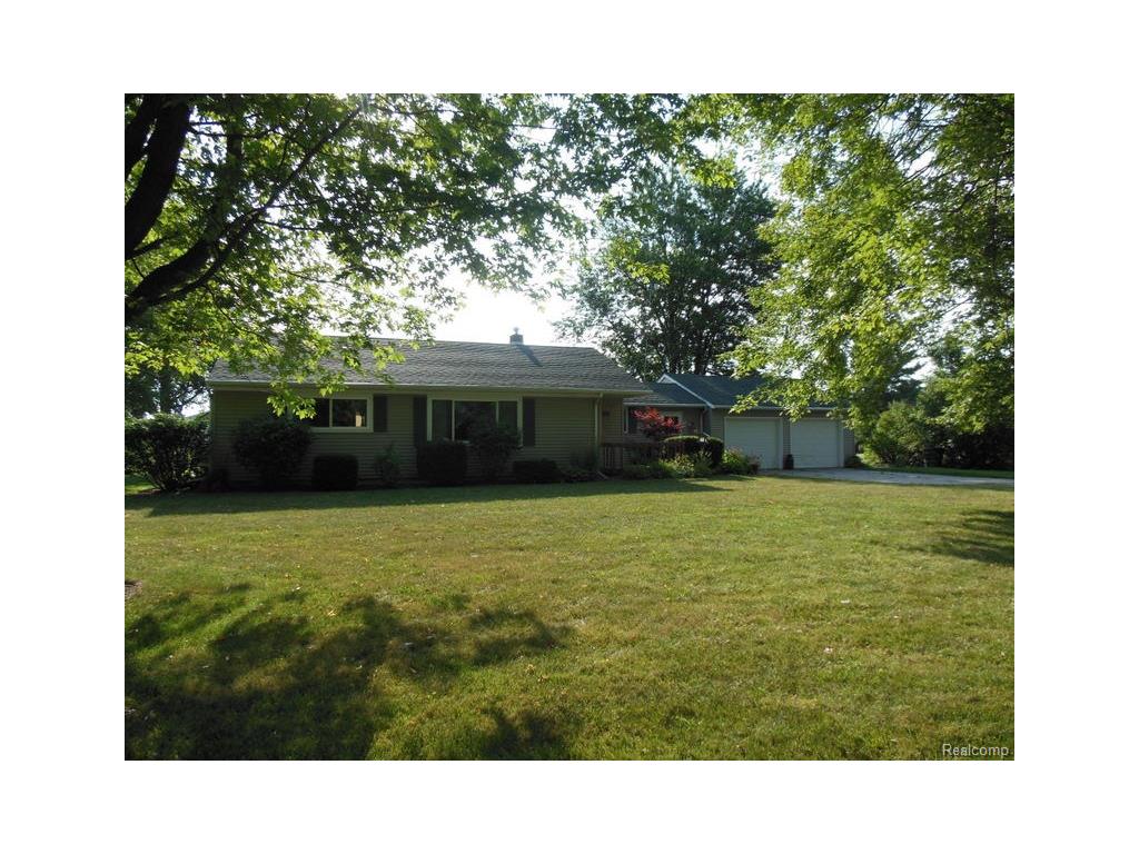 2320 Byron Rd, Howell, MI 48855 photo 1