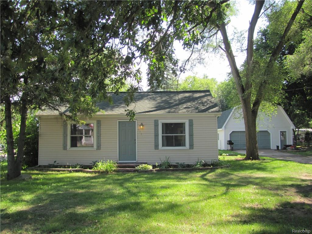 838 E Maple St, Holly Vlg, MI 48442 photo 1